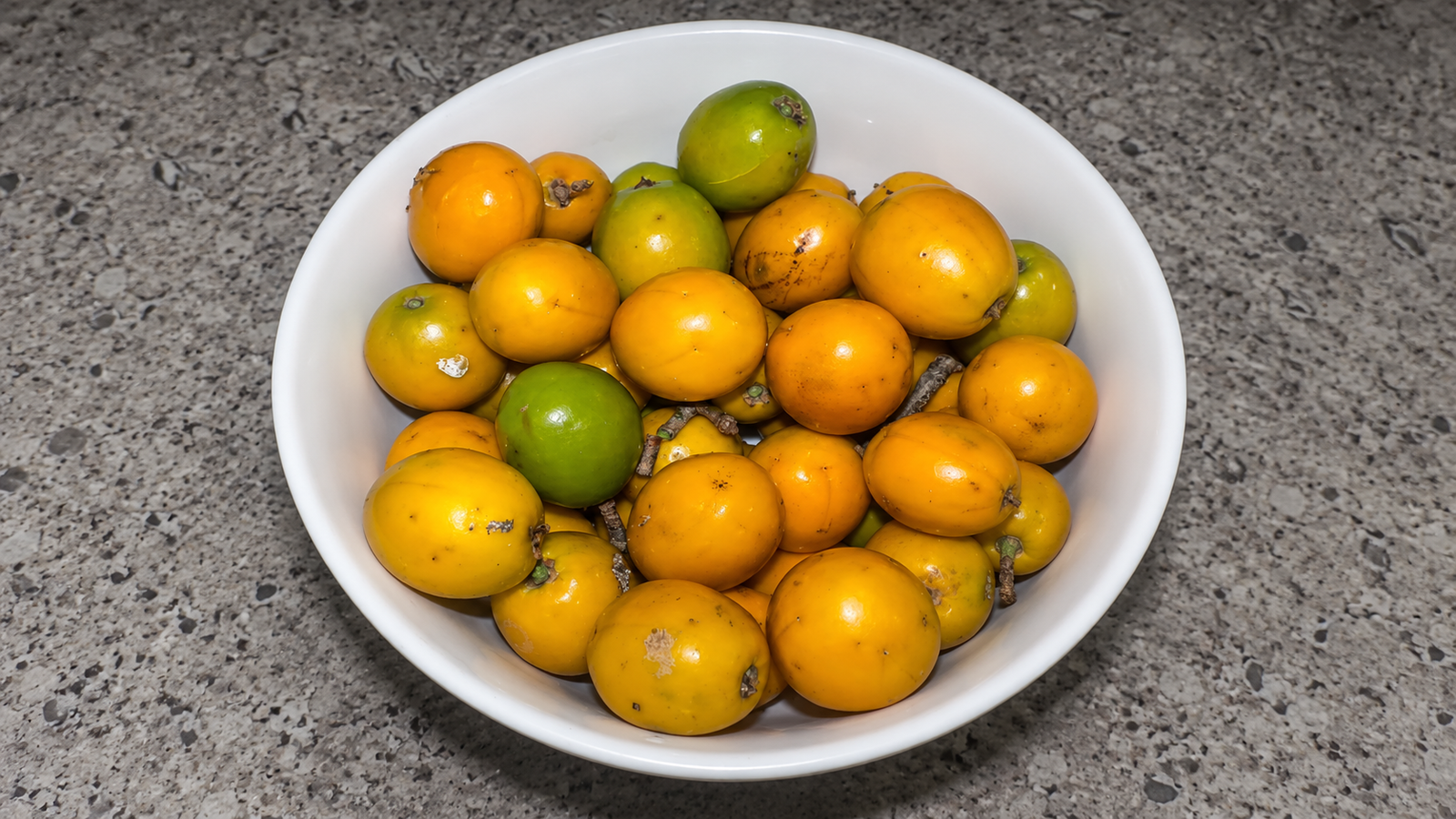 ¿Comer fruta amarilla por la noche ayuda a la circulación de las piernas?